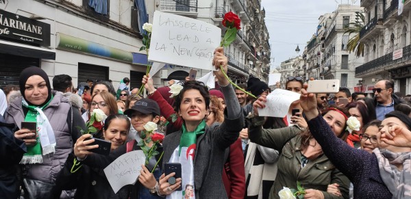 Direct : Des centaines de milliers de manifestants à Alger : Toute  l'actualité sur liberte-algerie.com