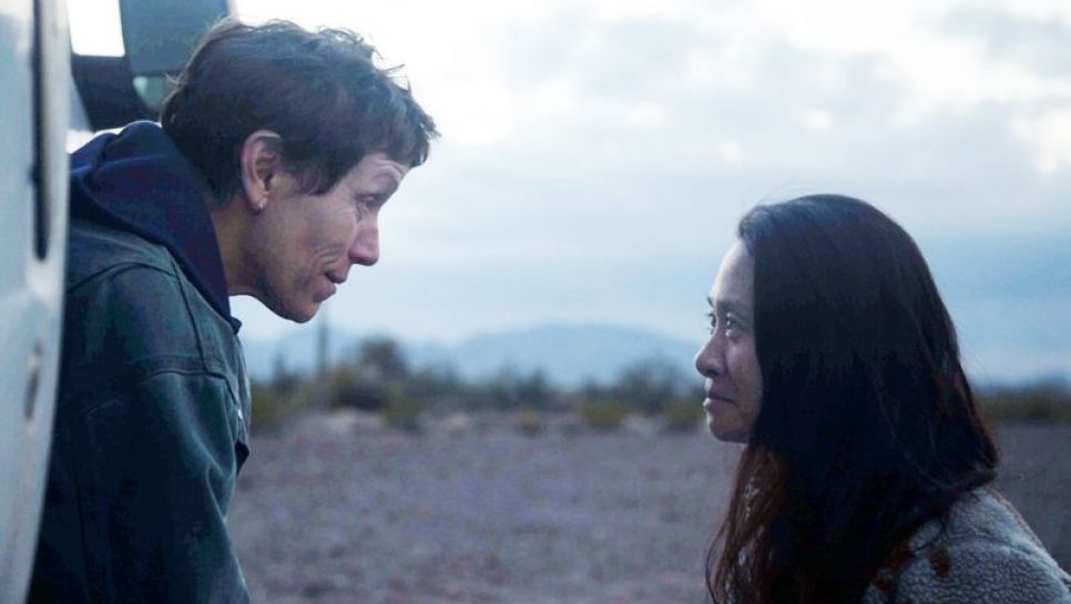 L’actrice américaine, Frances McDormand (à gauche) et la réalisatrice de Nomaland, Chloe Zhao (à droite). © D.R