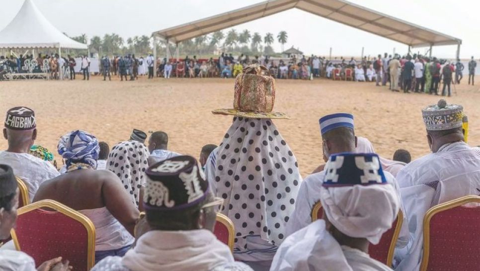 Des centaines de personnes rassemblées pour le culte à Mami Wata, à Ouidah, le 10 janvier 2022. © D.R