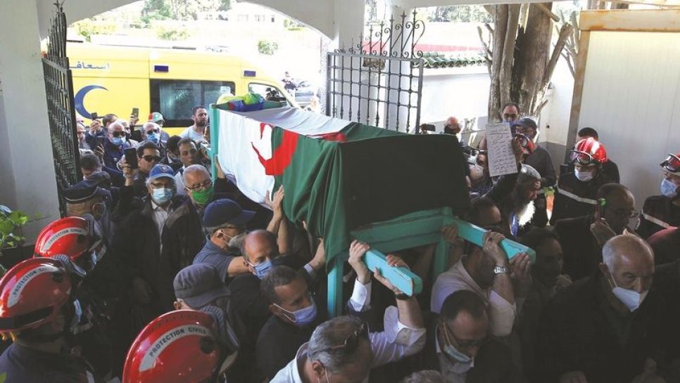 Enterrement d’Ali-Yahia Abdennour, hier, au cimetière de Ben Aknoun. © Billel Zehani/Liberté