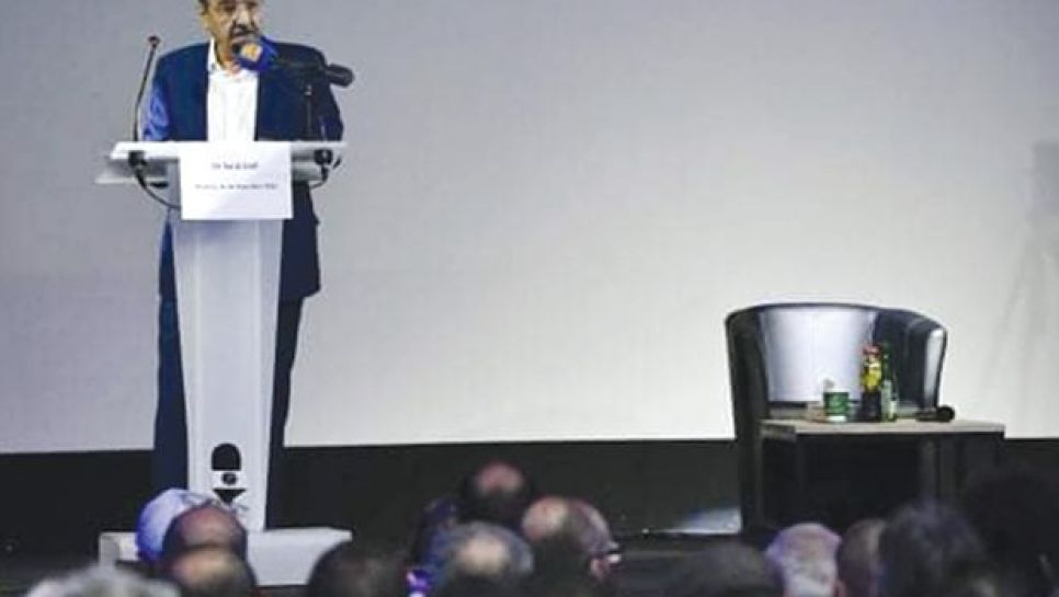 Saïd Sadi, l’ancien leader du RCD, lors de son meeting à Paris. © D. R.