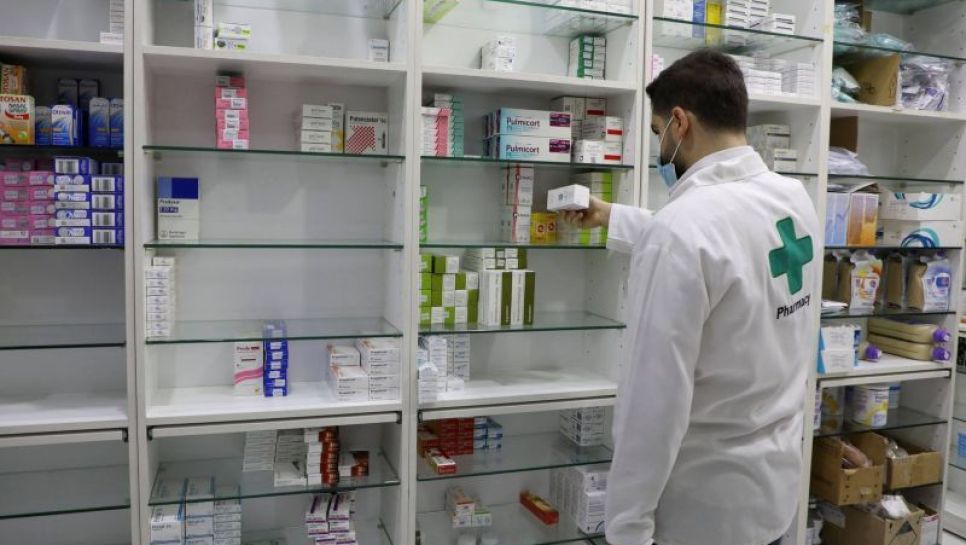 Depuis plusieurs mois, les étagères des pharmacies se dégarnissent à vue d'œil au Liban. © D.R