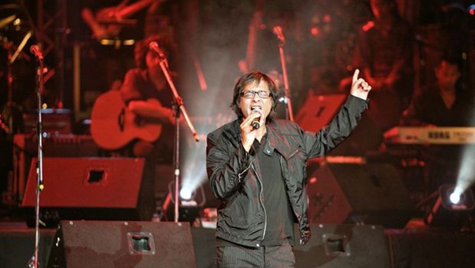 Safy Boutella, lors d’un concert à Alger. © D. R.