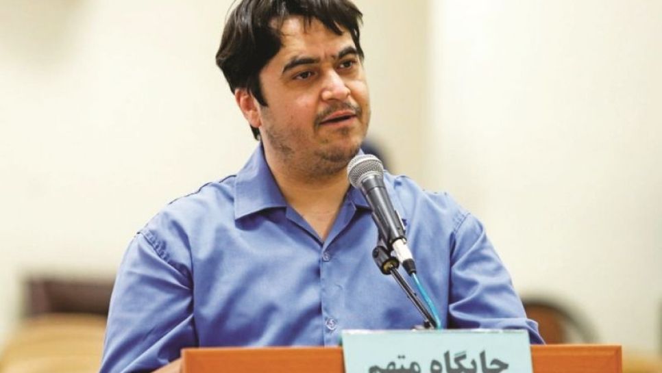 L’activiste iranien Ruhollah Zam à son procès devant un tribunal de Téhéran, le 2 juin 2020. © D.R