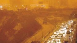 La tempête de sable qui a plongé lundi dans l'obscurité la ville d'Oran.. © D.R