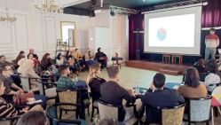 La rencontre au café-théâtre la Mise en scène. © Liberté