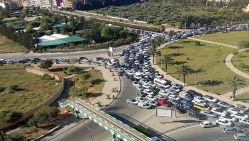 La congestion du trafic automobile a atteint son paroxysme dans les grands ronds-points de la ville d’Oran. © D. R.