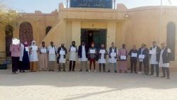 Protestation de professeurs contractuels devant la daïra de Tin Zaouatine, le 7 février 2022. © D. R.