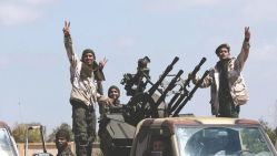 Des membres de l’ALN, commandés par Khalifa Haftar, tentent d’avancer sur Tripoli. © D.R