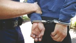 L’agresseur a été arrêté par les services de sécurité quelques instants après avoir commis son méfait. © D.R