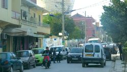 Après la décrue de la 4e vague de la Covid, à Jijel, la tendance générale est à l’abandon du moindre réflexe de prévention. © D. R.