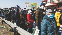 Des milliers d’Ukrainiens et d’étrangers, dont des Algériens, ont pris la route pour fuir les bombardements et les combats. © D.R