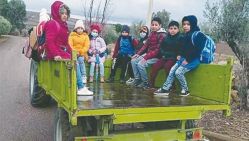 Pourtant, chaque commune dispose de bus pour le transport scolaire ! © D.R