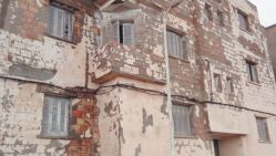 Les habitants ont focalisé sur les façades décrépies et fissurées. © D.R